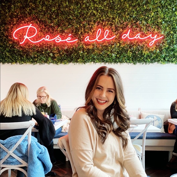 Meet your Posher, Kait - Picture 1 of 5